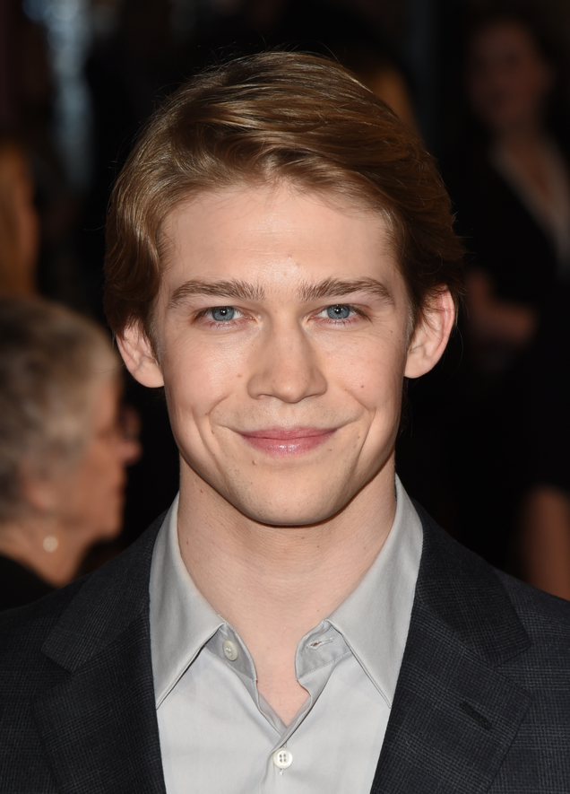 Illustration for article titled Do You Know What Joe Alwyn Looks Like?